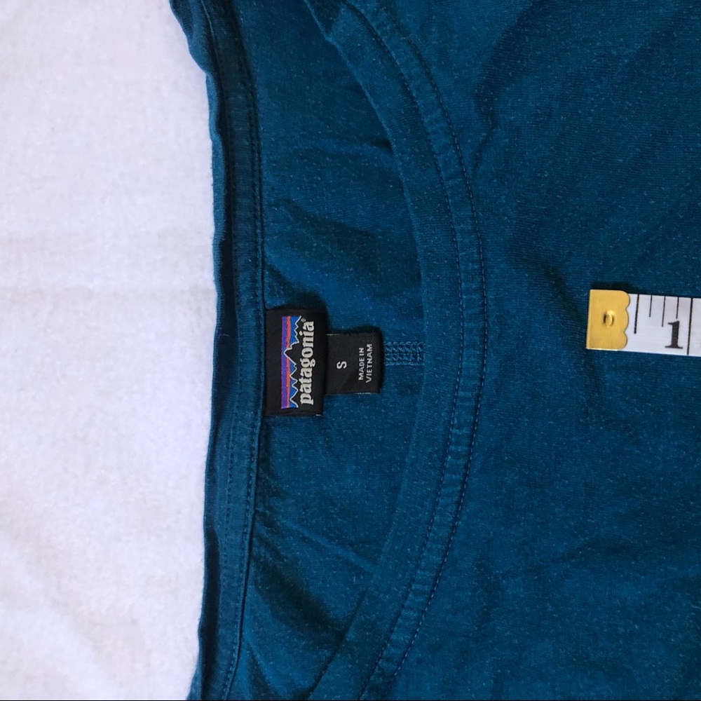 Patagonia blue teal quarter sleeve shirt